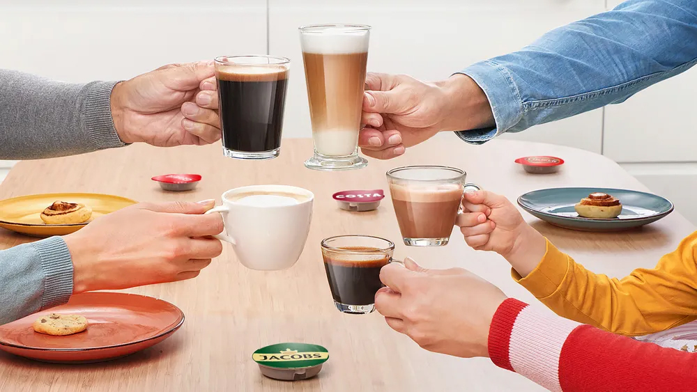 Απεικονίζονται διάφορα είδη καφέ που μπορούν να παρασκευαστούν με την καφετιέρα.